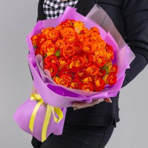 25 Кустовых Оранжевых Роз в упаковке