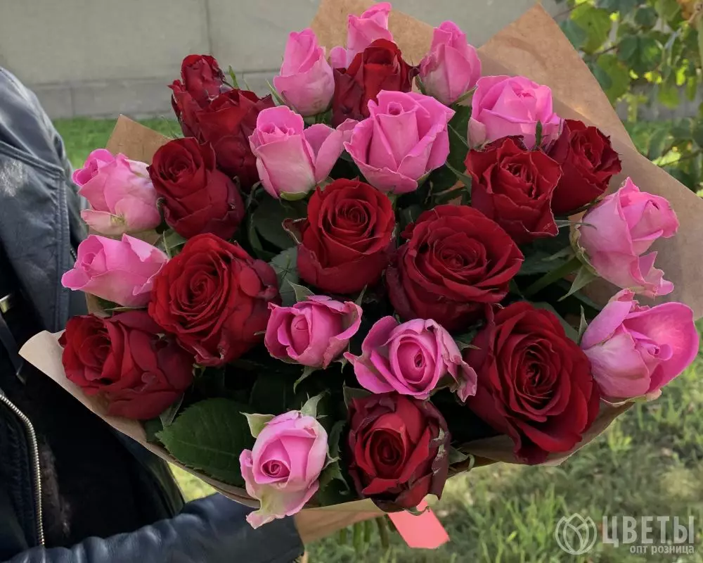 25 красных и розовых роз Кения 35-40 см в упаковке №3