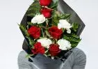 Траурный букет из красных роз и гвоздик с зеленью small №2