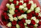 75 белых и красных роз Кения 35-40 см в упаковке small №1