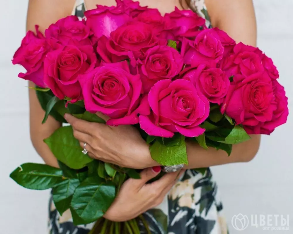 25 розовых роз 60 см №1
