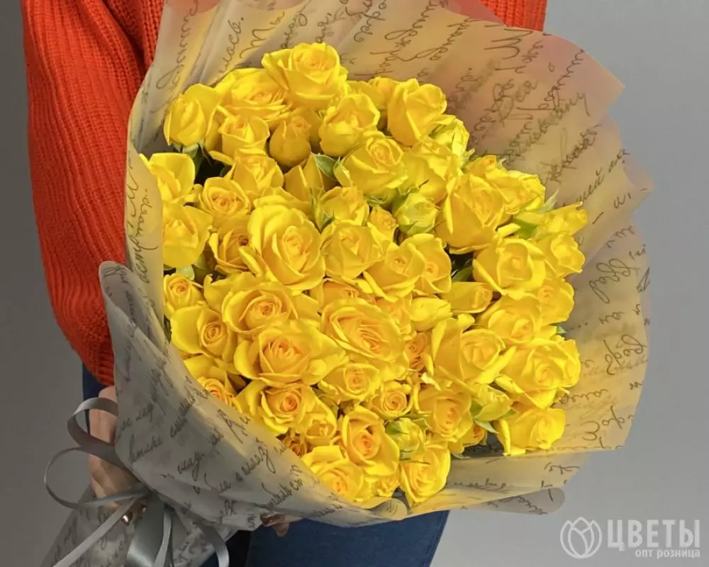 15 Кустовых Желтых Роз в упаковке №1