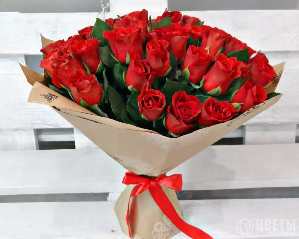 35 красных роз Кении 35-40 см в упаковке №1