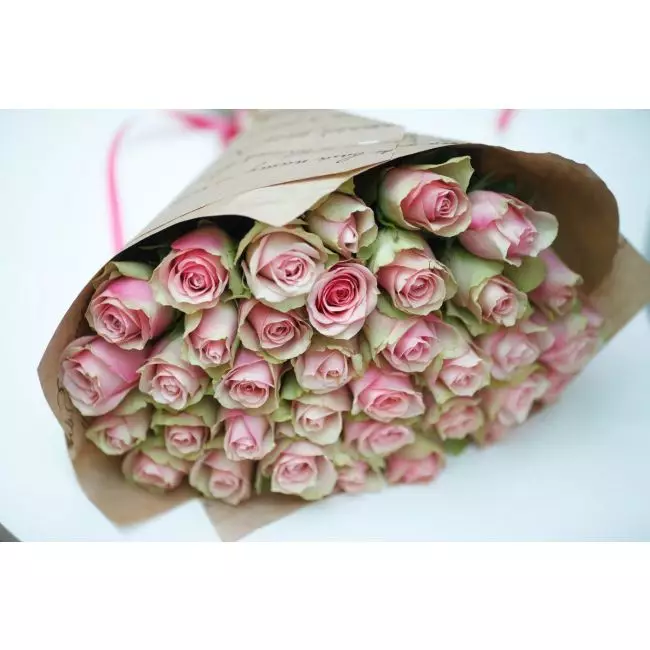 45 розовых роз Кении 35-40 см в упаковке №1