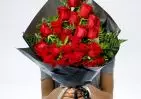 Траурный букет из 22 красных роз 60 см с зеленью small №2