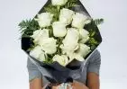 Траурный букет из 14 белых роз 60 см с зеленью small №2