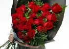 Траурный букет из 22 красных роз 60 см с зеленью small №1